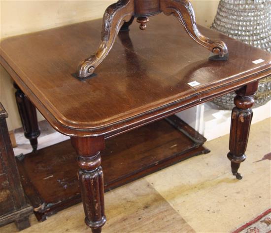Victorian mahogany dining table with 2 leaves(-)